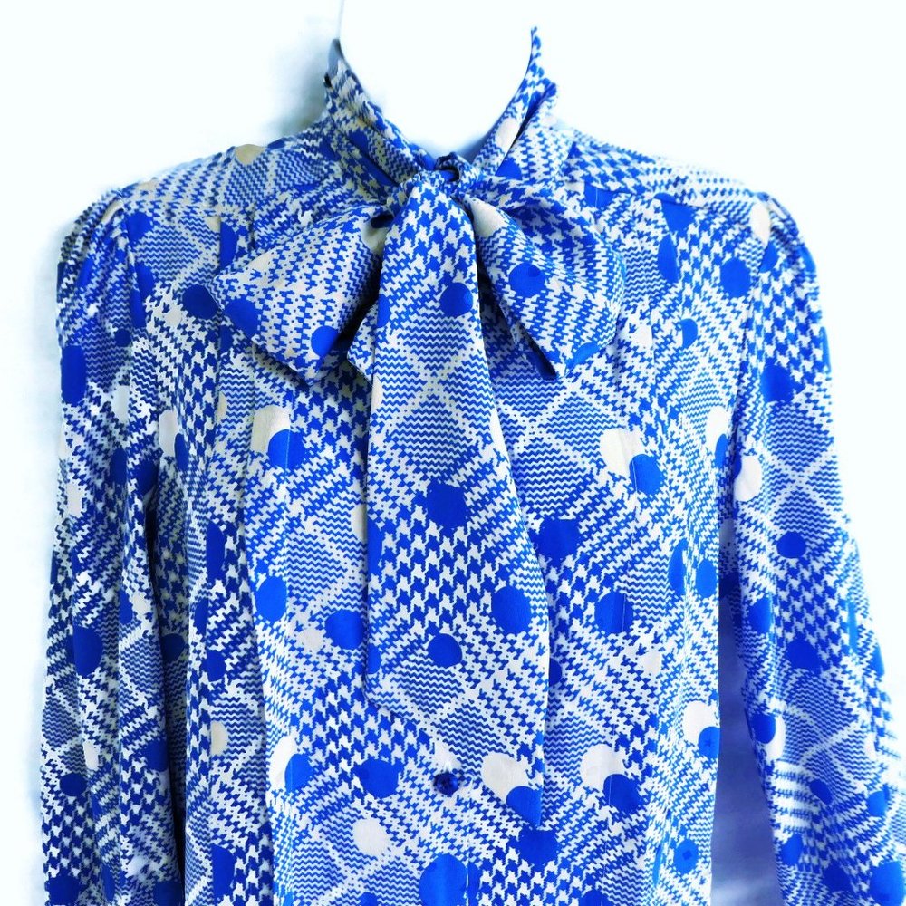 SiLK Adolfo Saks USA 70s Blouse Blue White Pure Silk Geo Blue Tie Union Tag